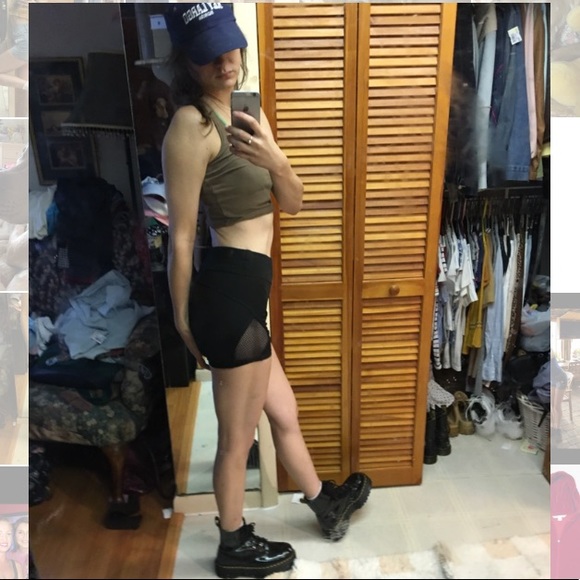 Meet your Posher, Caitlin - Picture 5 of 11